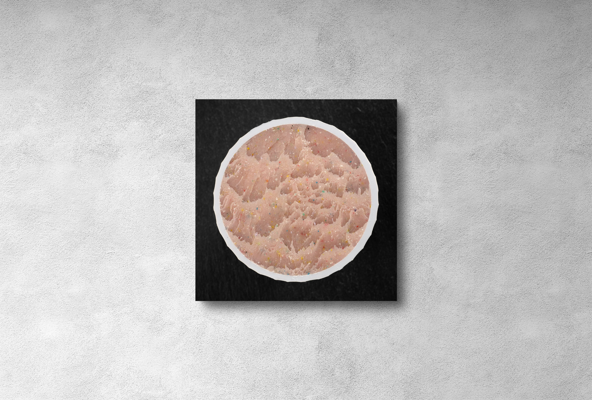 Fineartprint eines halbierten nudefarbenen Golfballs
