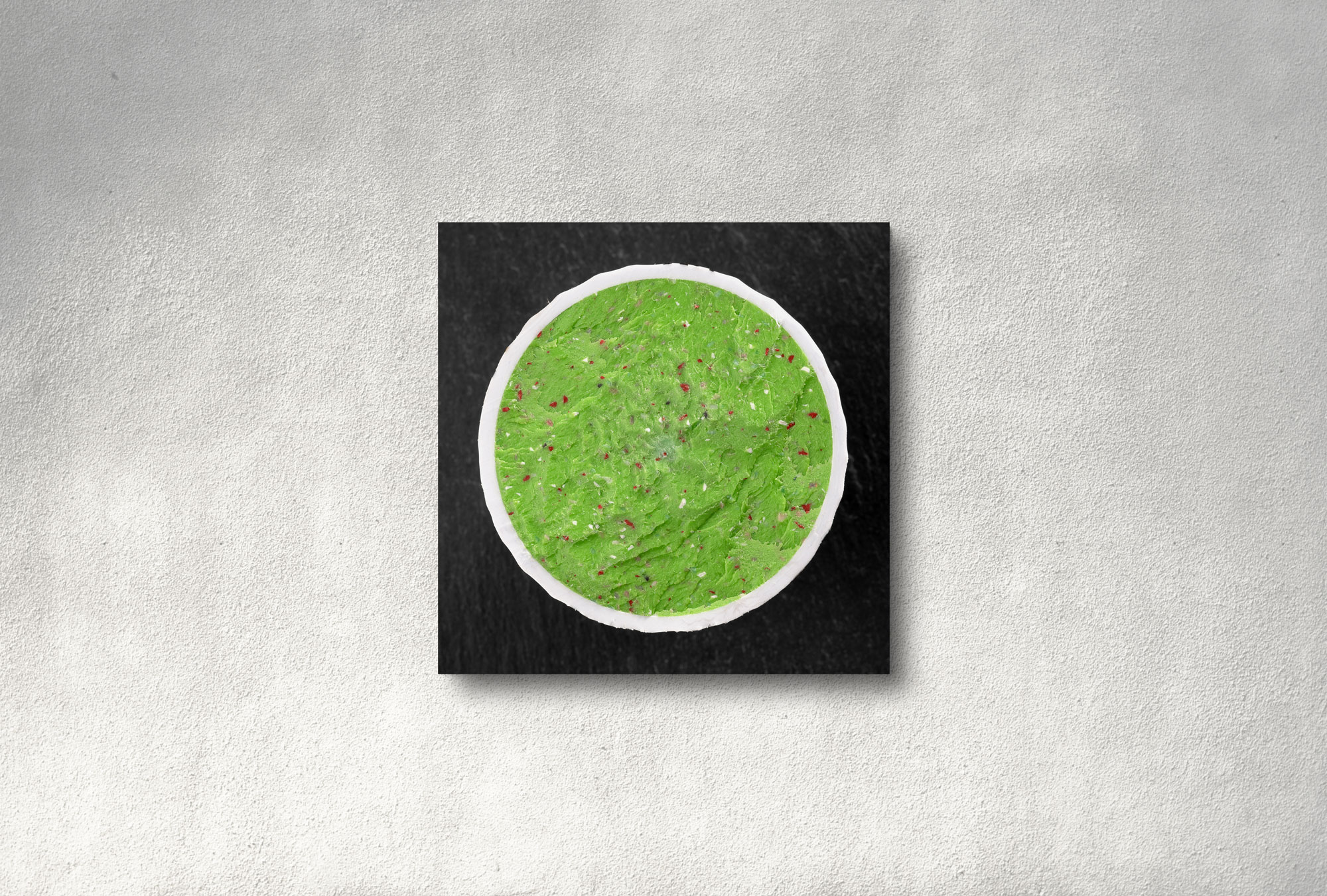 Fineartprint eines halbierten giftgrünen Golfballs